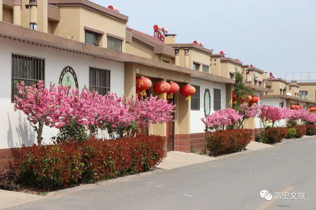 呢喃,万花如绣 恰是郊游好时候 赏春踏青何须远游 家门口尽是好风景