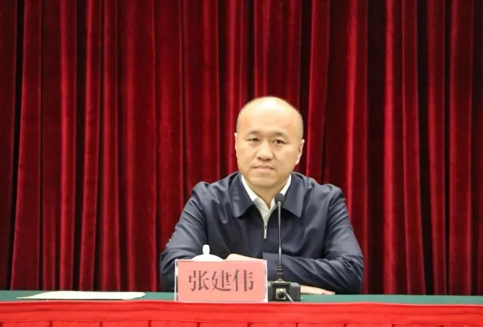 经省委研究决定:张建伟同志任中共诸城市委书记,桑福岭同志不再担任