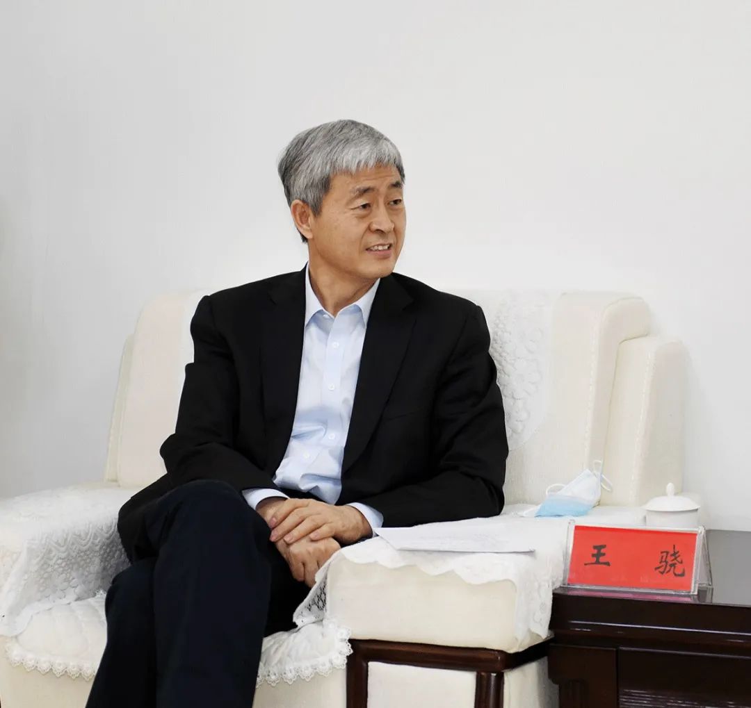 县委书记王骁会见青年企业家代表