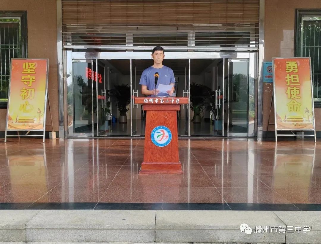 5班主任刘洪雷.jpg 图片