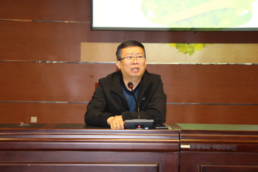 办事处副主任刘传义主持会议