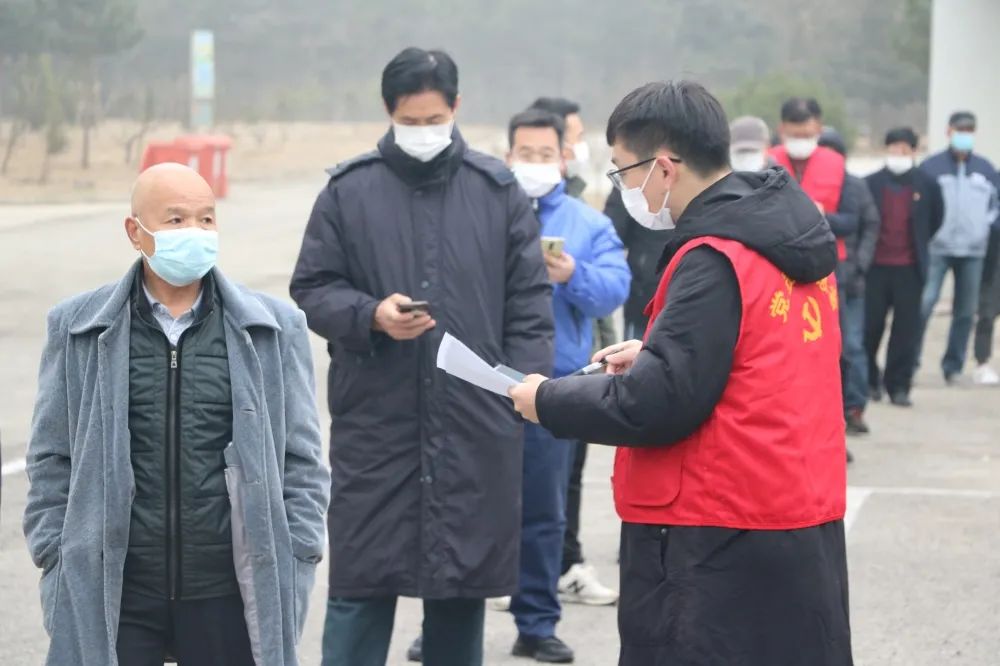 疫情防控战场党员冲锋在前