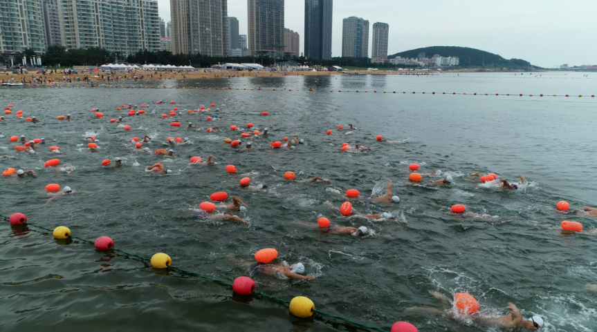 “中国体育彩票杯”威海市第十二届全民健身运动会公开水域游泳比赛顺利举办