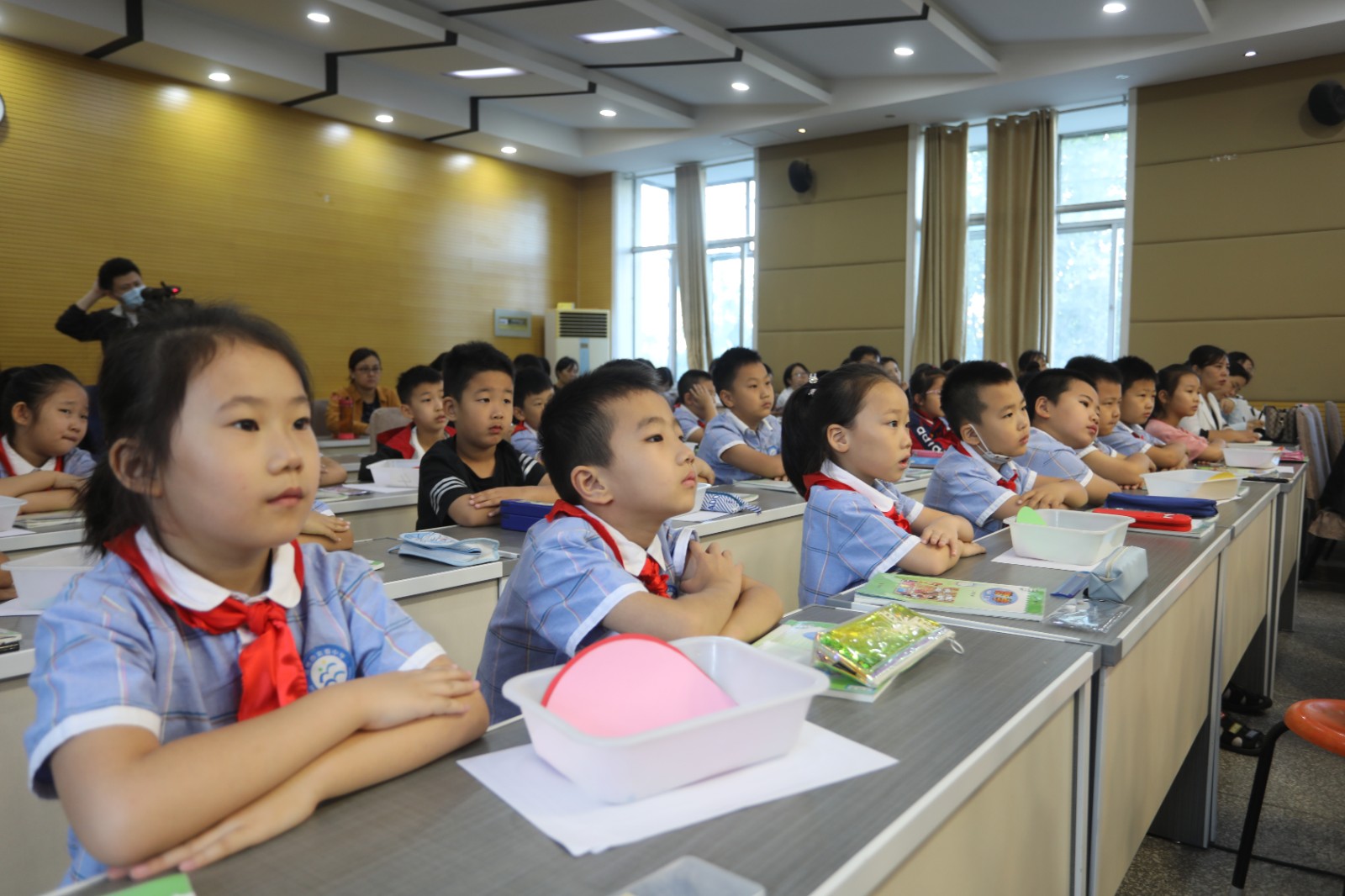 现场上课的学生