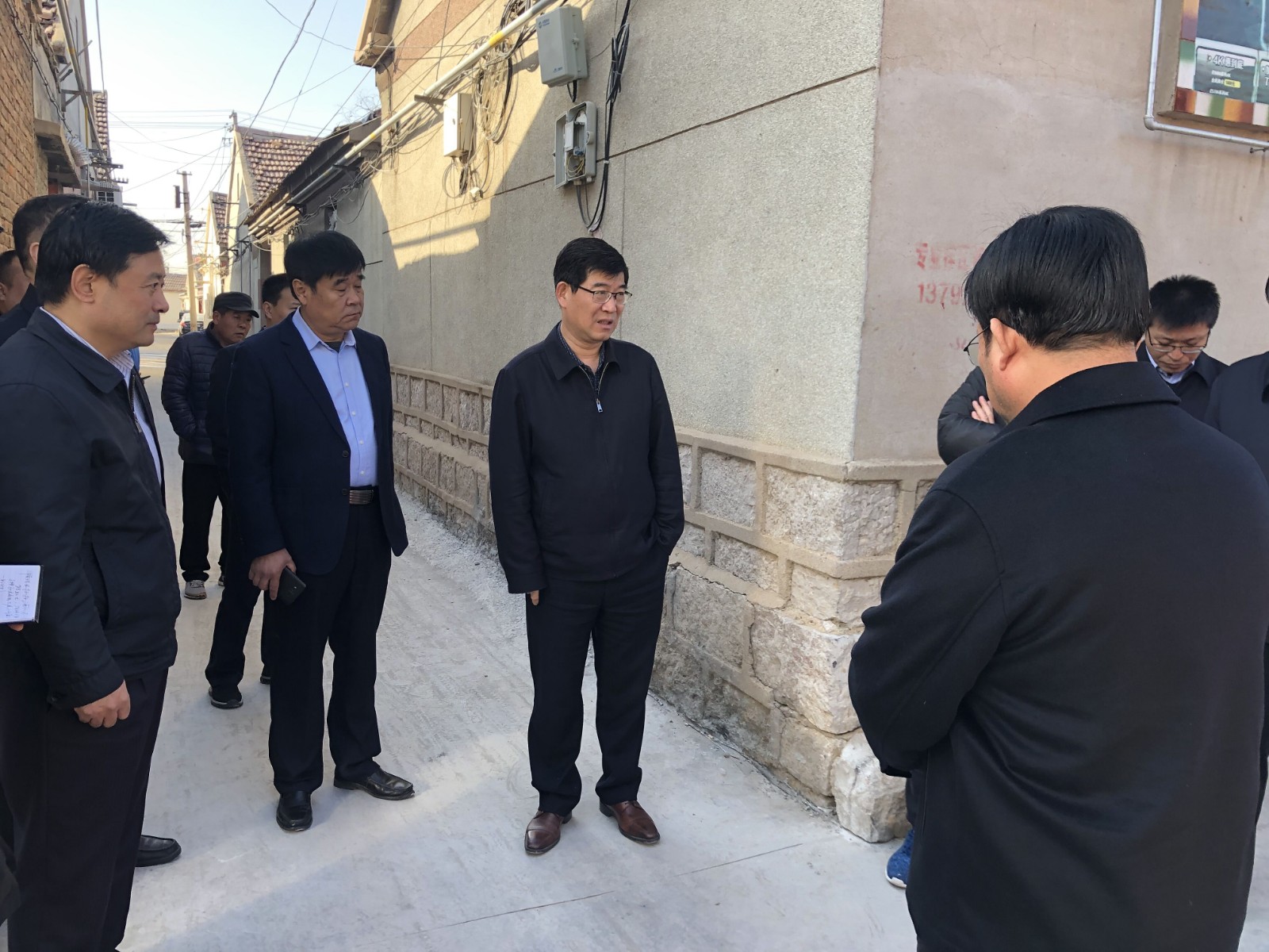 1 11月3日,市委书记李猛以"四不两直"方式调研中心城区大气污染防治