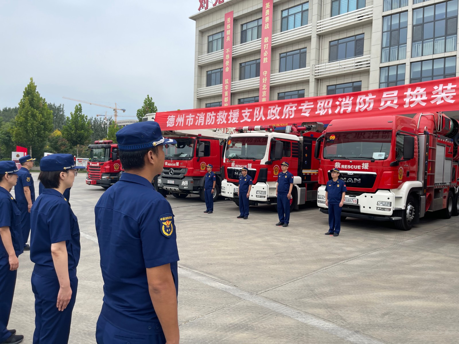 帅气德州市政府专职消防员统一换新装了