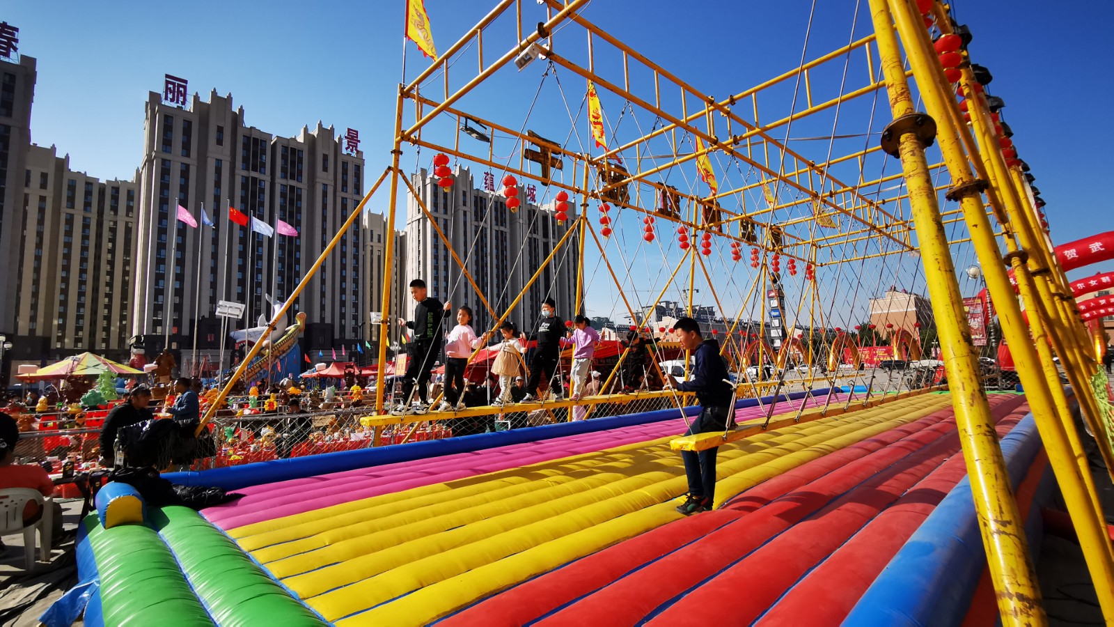 大衣哥助阵武城德百广场迎三周年店庆