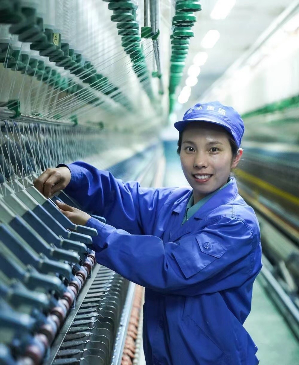 德州全国人大代表王晓菲从纺织女工到走上代表通道