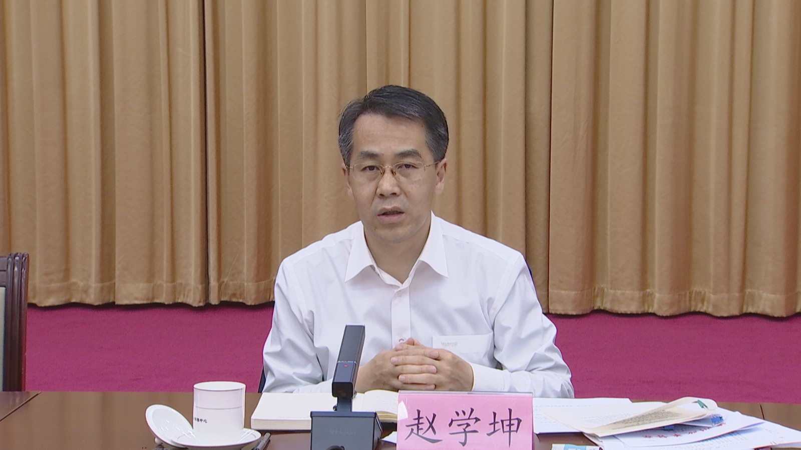 市委常委,秘书长赵学坤主持并讲话.