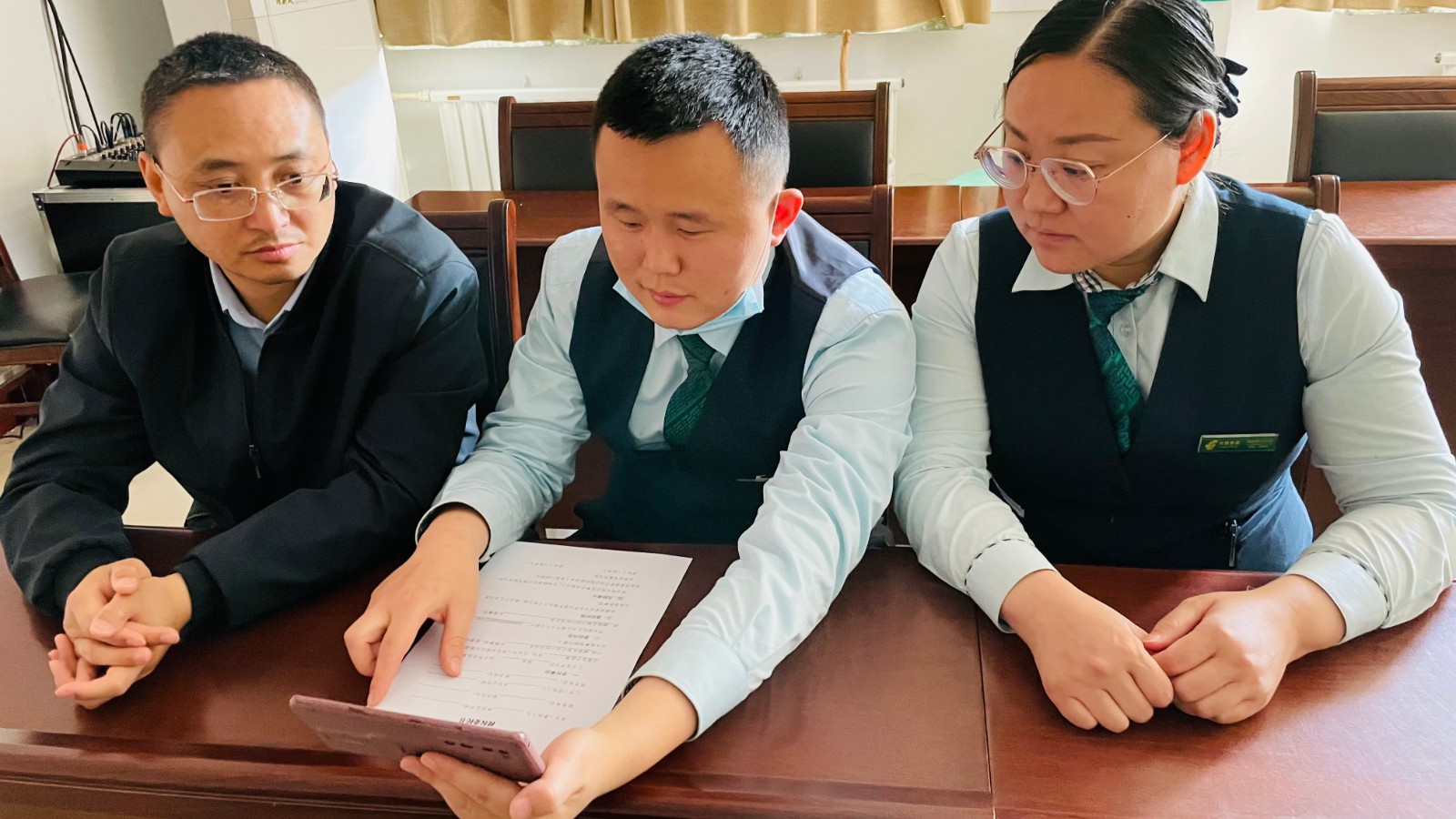 城区营业所综合柜员肖凯与云南曲靖邮政储蓄银行视频连线