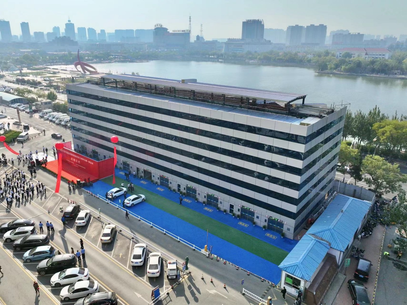 自2022年5月至2023年4月分期建设德州医院院内三栋立体智能停车楼项目