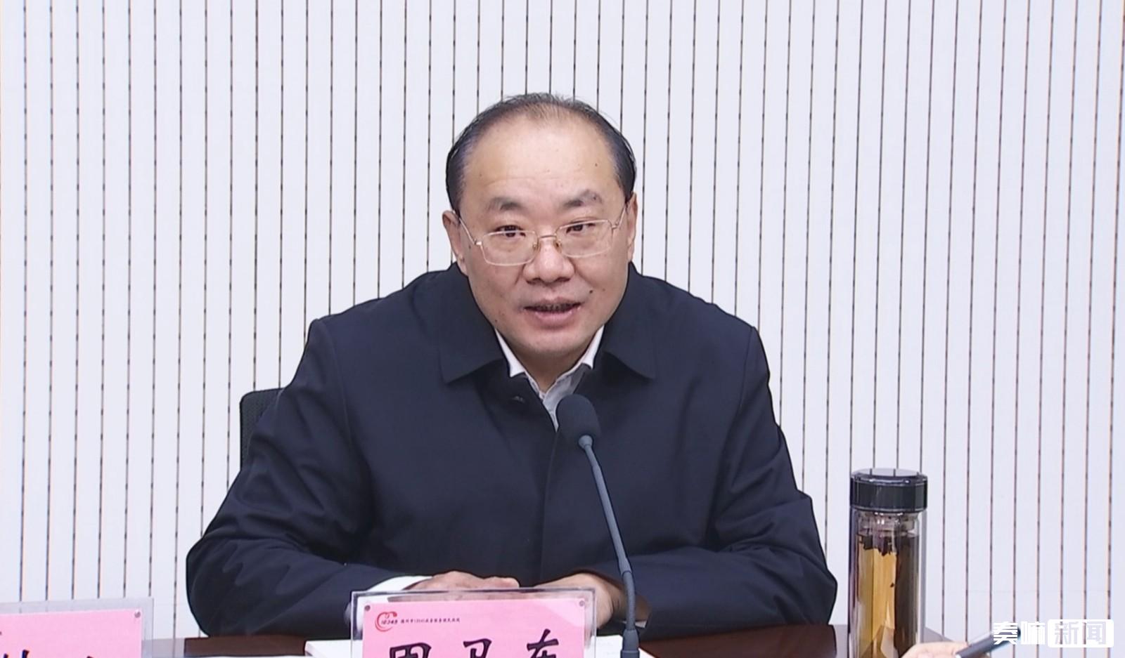 德州市委书记田卫东到12345市民热线受理中心接听群众来电