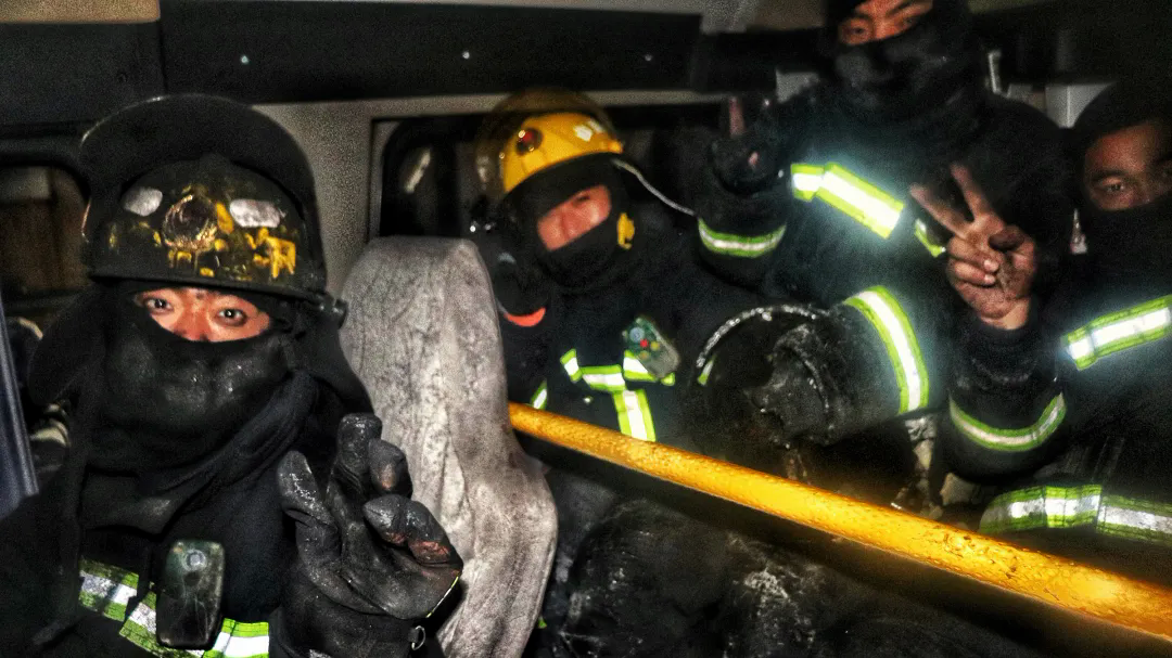 最美印记丨德州那群化了烟熏妆的消防员