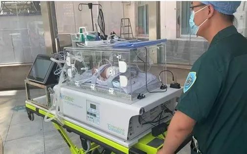 山东大学齐鲁医院德州医院新添新生儿急救转运车填补了德州市新生儿