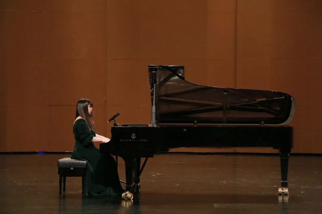 宋杨,青年钢琴演奏家,管风琴演奏家,羽管键琴演奏家.