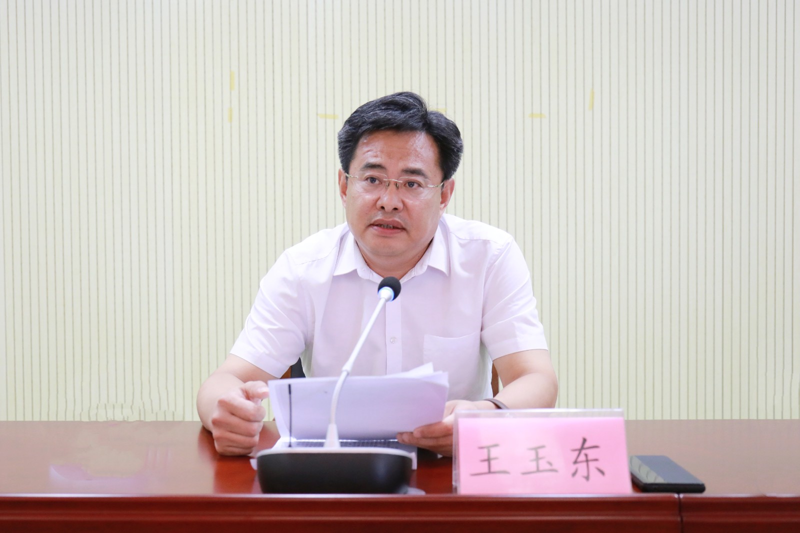 平原县组织收听收看全省全市疫情防控工作会议