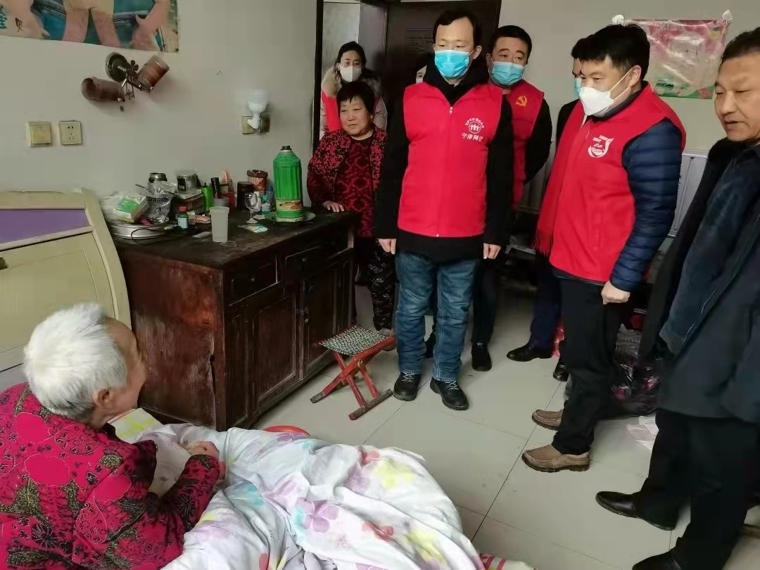 1月24日，关工委开展走访慰问老年人活动