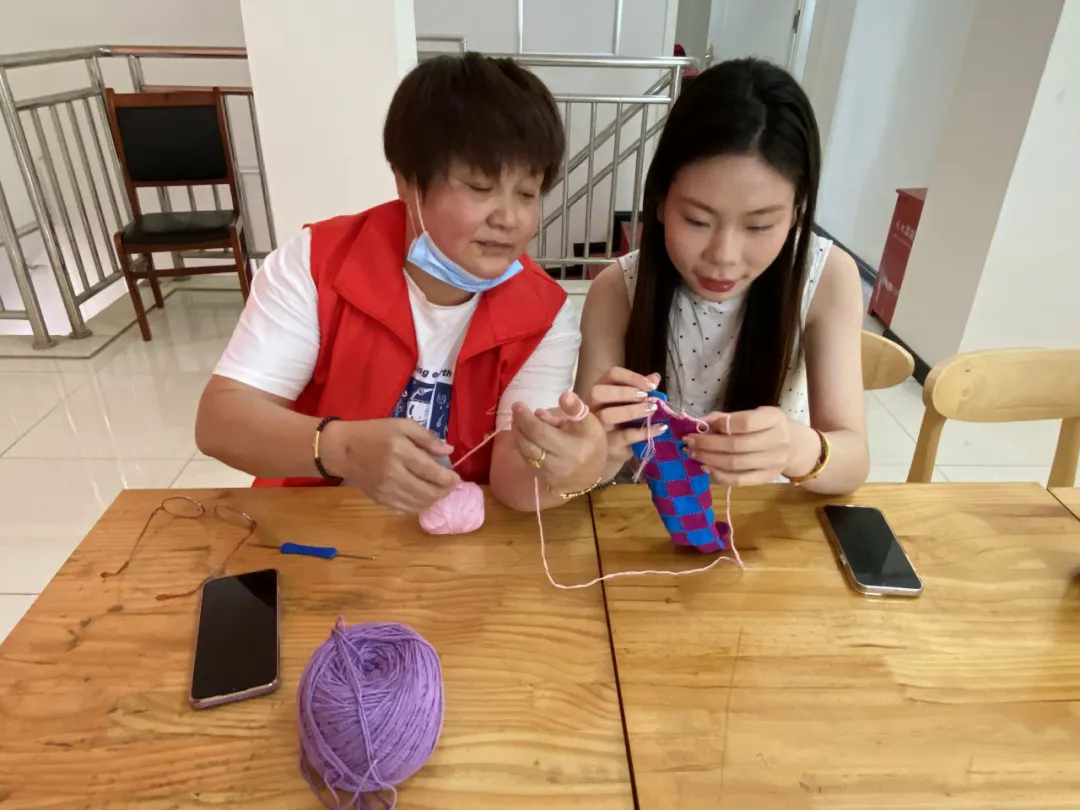 文化社区建设 | 宁津县宁城街道朝阳社区开展"巧手编织幸福 乐享多彩