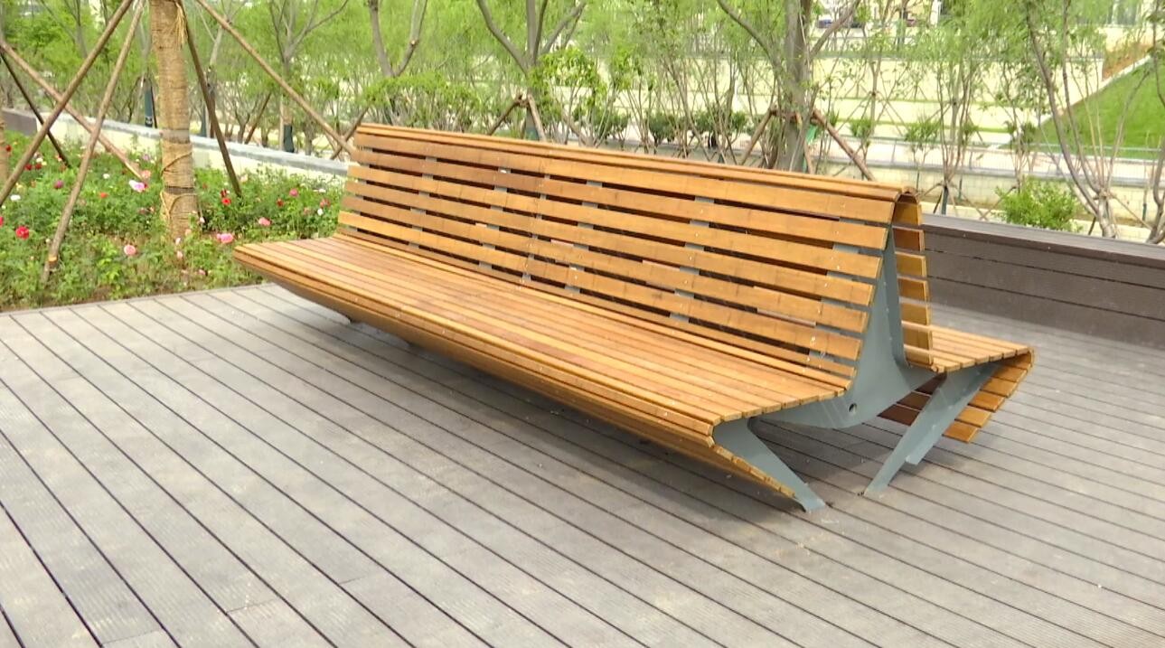 此外,为提升市民休闲游园的舒适度,景观公园还在设施的设计上注重细节