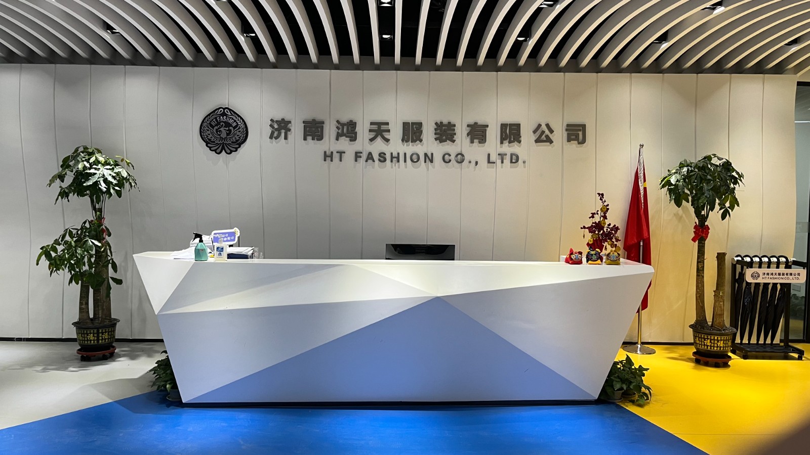 鸿天集团公司4楼办公区