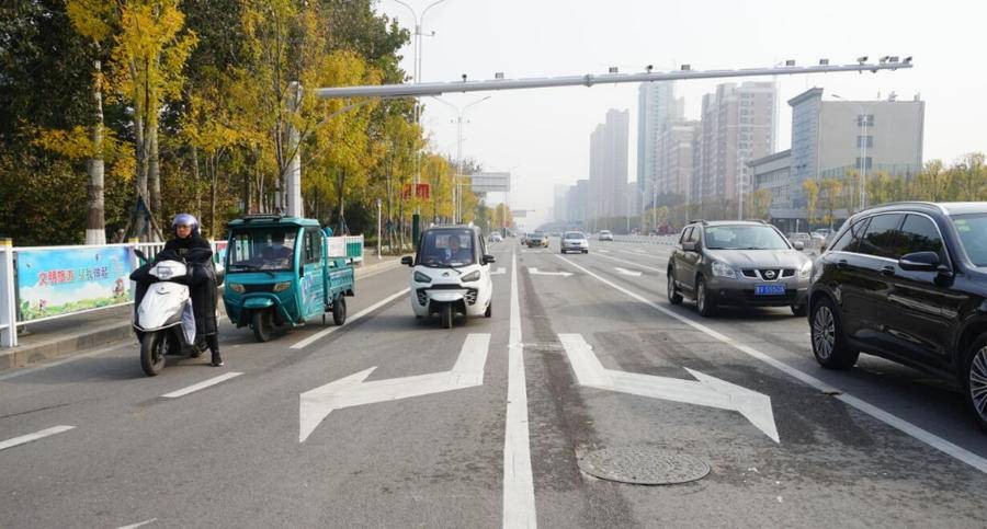 “左转右置”落地潍坊近一年，记者实地探访交通冲突得到缓解