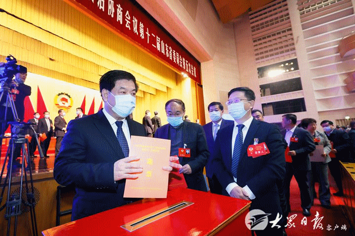 省政协十二届五次会议胜利闭幕7