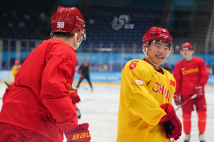 冬奧時刻：中國男子冰球隊賽前訓練備戰