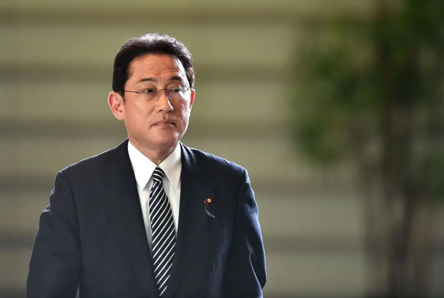 朝鲜高级别代表团团长金永南与文在寅简短会面