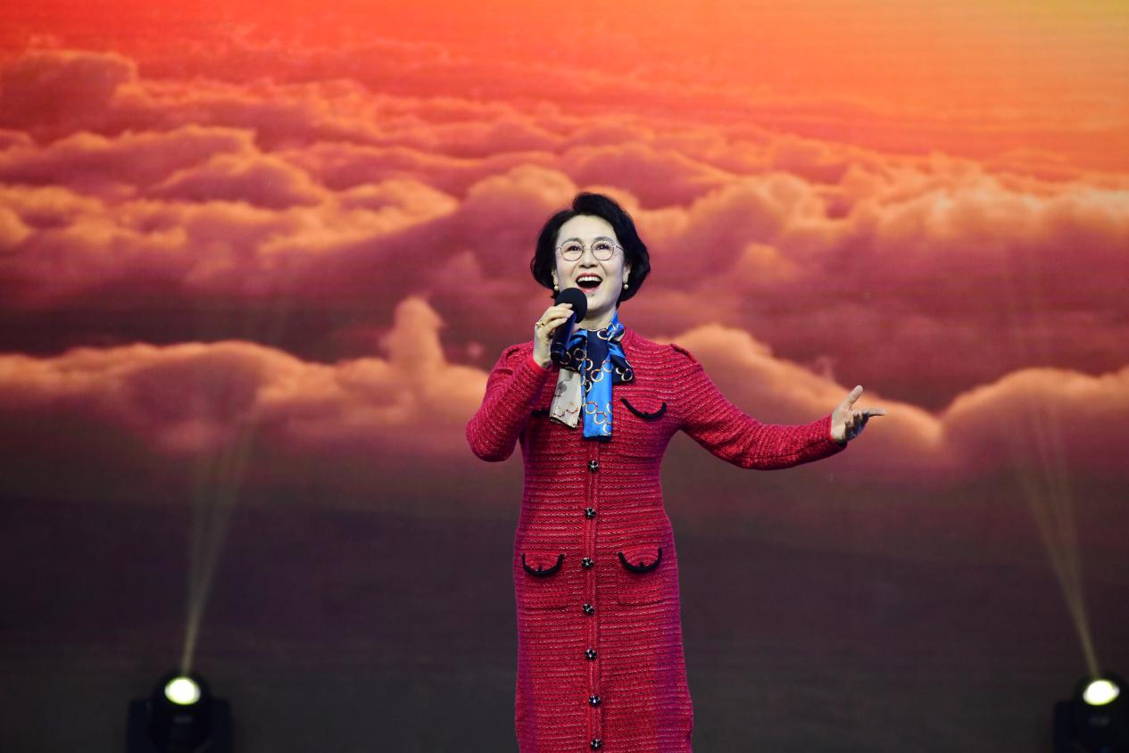 闪电号>专栏>闪电热点>著名歌唱家于联华演唱《感恩》著名山东快书