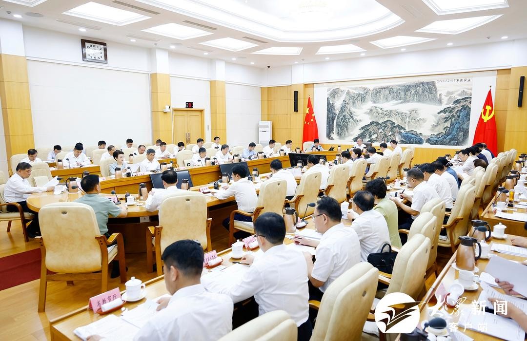 省委常委会召开会议 传达学习习近平总书记重要讲话重要指示精神 研究深化农村移风易俗、加强新时代人民武装工作等事项