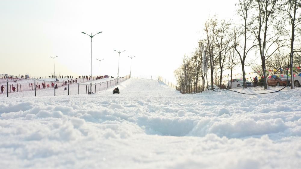 “冬游齊魯 相遇聊城”！這個冬天來聊城南湖滑雪吧