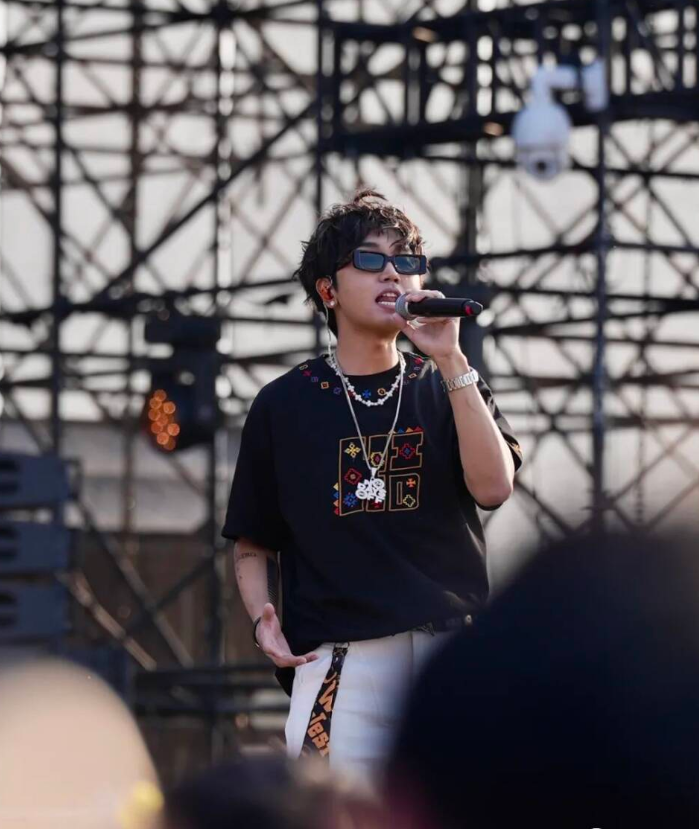 音浪与海浪共舞！日照嘻哈闹海音乐节燃情开唱