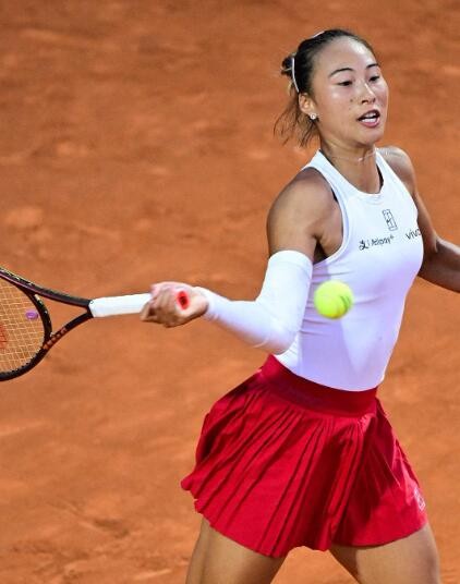 7次交锋首胜萨巴伦卡！郑钦文晋级WTA1000罗马站四强