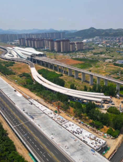 济南东绕城高速改扩建工程九处互通主体完工