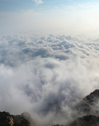泰山云海翻涌 仿佛闯入仙侠世界