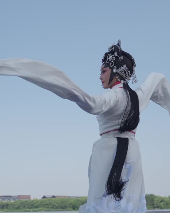 戏宇宙丨曾黎带你寻访经典IP“白蛇传”