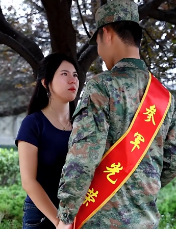 戎装踏新程！山东各地新兵启程赴军营 热血又感动！