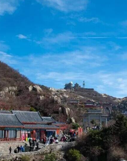 初冬登泰山 一晴方见山与天