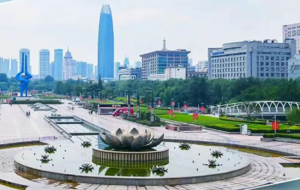 经济大省瞰大城，砥柱中流是群峰