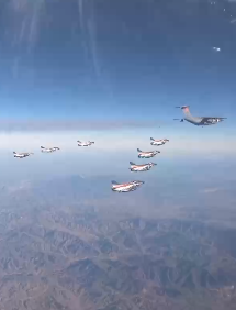 一站式直飛 運油-20A伴隨保障7架殲-10飛抵新加坡