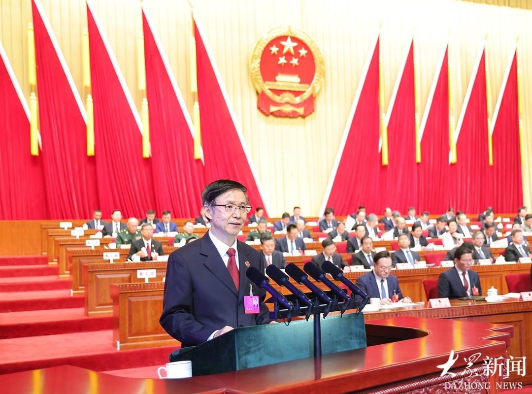 省十四届人大四次会议举行第二次全体会议