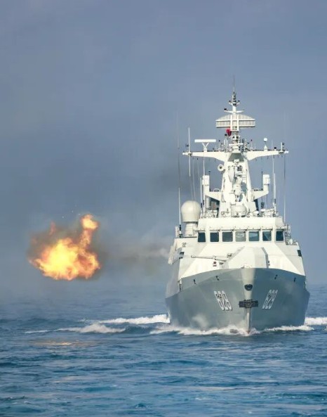 南海某海域，舰艇部队开展实战化全训考核