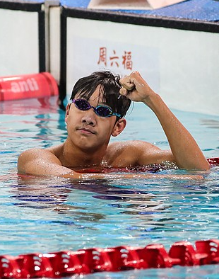 中国游泳公开赛 张展硕夺得男子400米自由泳冠军