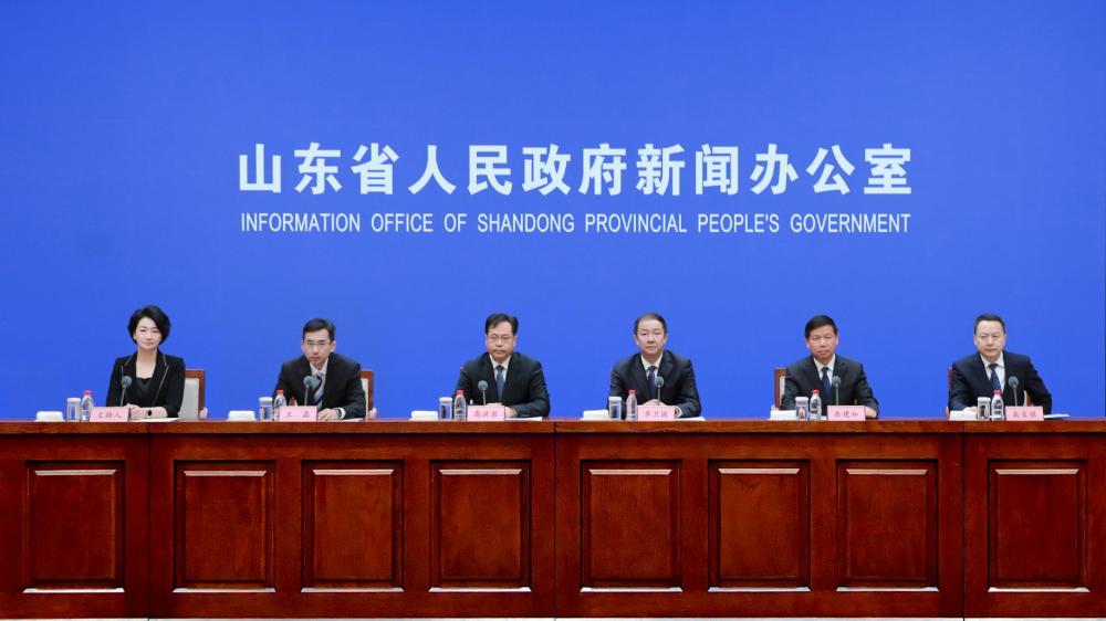 解读《山东省重点公路运输通道布局建设电动重卡大功率充电示范站实施方案（2026-2027年）》例行吹风会