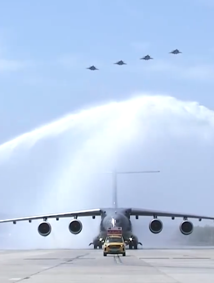 向志愿军先烈敬礼！欢迎英雄回家！