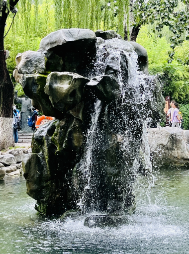 “月牙飞瀑”惊艳再现 已连涌256天