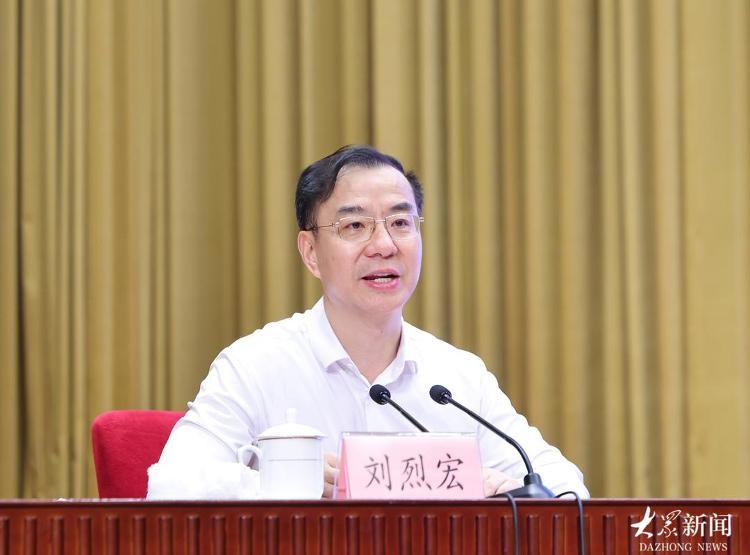第三十九期山东干部讲堂开讲 林武周乃翔葛慧君出席 刘烈宏作报告