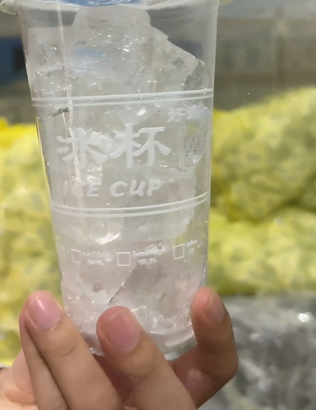 天热来点“凉快”的！沉浸式观看冰块生产线