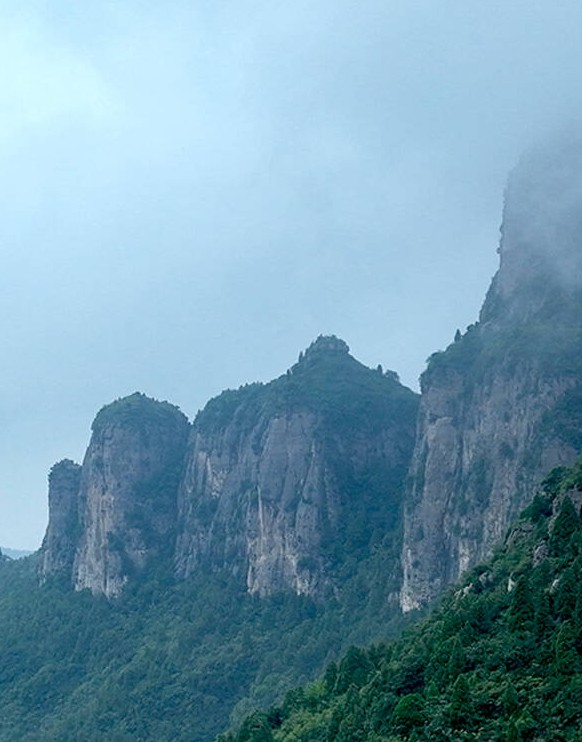 暴雨过后，济南南山呈现雾漫九重天胜境