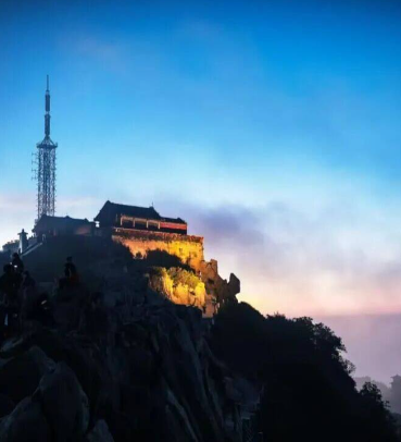秋夜岱顶静 日出云海明 邂逅泰山昼夜流转的浪漫